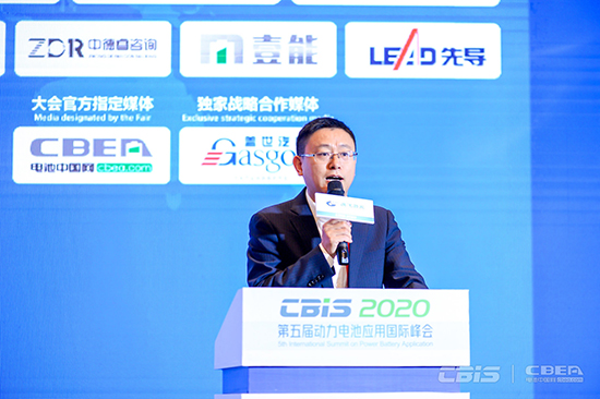 寧德時(shí)代新能源科技股份有限公司董事長助理孟祥峰主持“車用動(dòng)力電池的變革”主題論壇