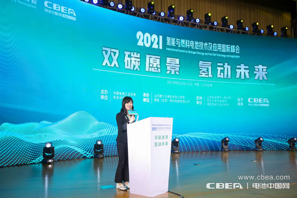 電池中國(guó)網(wǎng)CEO/中國(guó)電池工業(yè)協(xié)會(huì)副秘書長(zhǎng)/氫能與燃料電池分會(huì)執(zhí)行秘書長(zhǎng)張雨主持開幕式